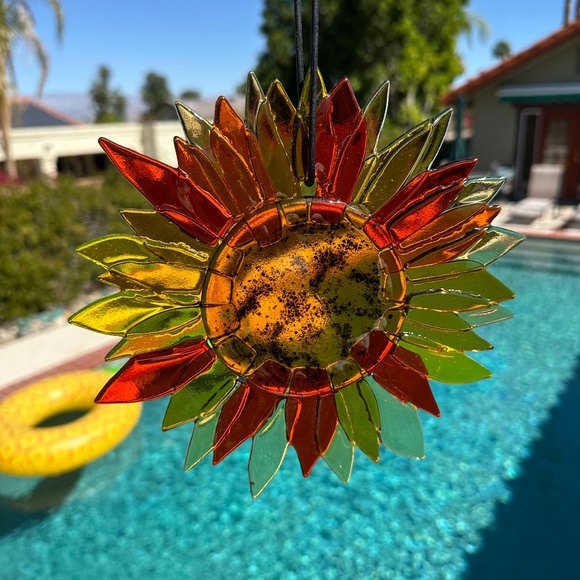 Fused glass sun catcher or wall hanging - 8x8 inches - sunflower - HANDMADE - Picture 4 of 6
